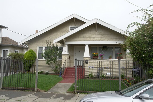 2637 Grand Vista Ave in Oakland, CA - Foto de edificio - Building Photo