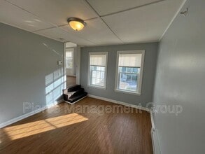 6 Old Chester Rd in Derry, NH - Building Photo - Building Photo