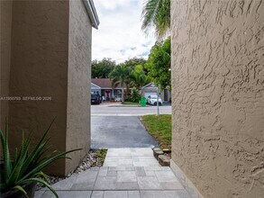 206 SW 159th Way in Sunrise, FL - Building Photo - Building Photo