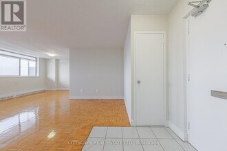 100 Rowena Dr in Toronto, ON - Building Photo - Building Photo