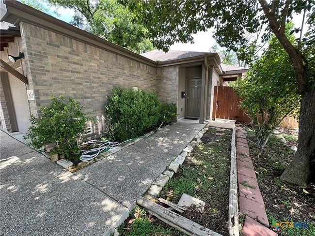362 E Faust St in New Braunfels, TX - Building Photo - Building Photo
