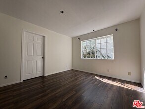 741 Venice Way in Inglewood, CA - Building Photo - Building Photo