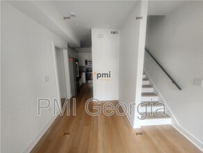 6305 Shannon Pkwy in Union City, GA - Building Photo - Building Photo