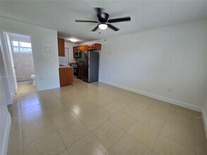 716 NW 14th Way in Fort Lauderdale, FL - Building Photo - Building Photo