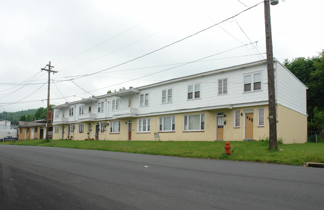 128-140 W 7th St in Mount Carmel, PA - Building Photo - Building Photo