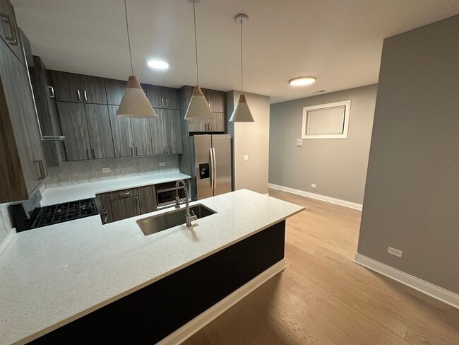4950 S Michigan Ave in Chicago, IL - Building Photo - Building Photo