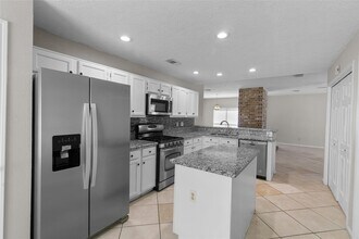 4009 Spring Forest Dr in Pearland, TX - Foto de edificio - Building Photo