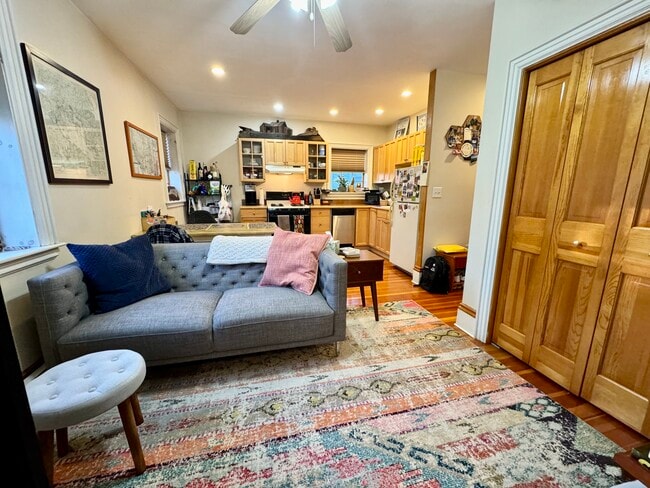 24 Grovenor Rd, Unit 3 in Boston, MA - Building Photo - Building Photo