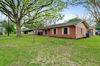 8301 Franwood Ln in Austin, TX - Building Photo - Building Photo