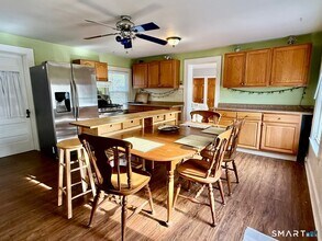 120 Bloomingdale Rd in Waterford, CT - Building Photo - Building Photo