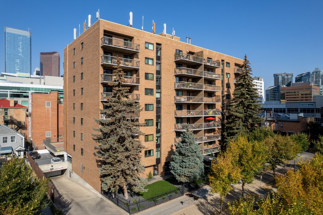 Park Estates in Calgary, AB - Building Photo