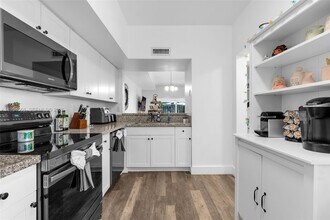 11876 SW 98th Terrace in Miami, FL - Building Photo - Building Photo