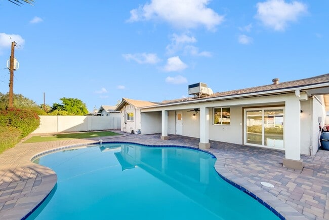 property at 601 E Laredo St