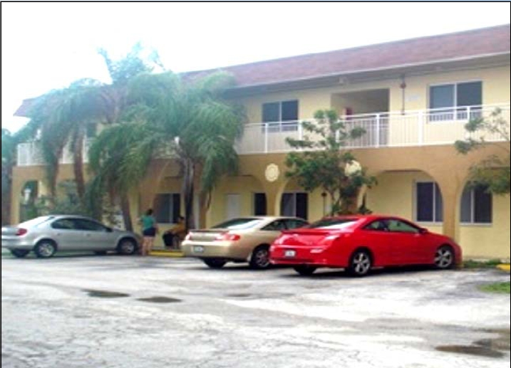 137 N Federal Hwy in Dania Beach, FL - Building Photo