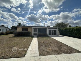 526 Foresteria Dr in West Palm Beach, FL - Building Photo