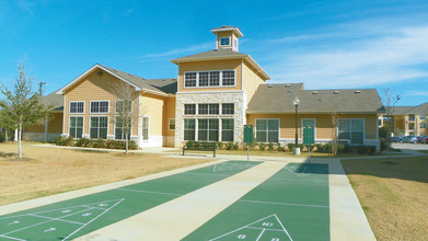 Villas on Callaway Creek Senior Living in Hurst, TX - Foto de edificio - Building Photo