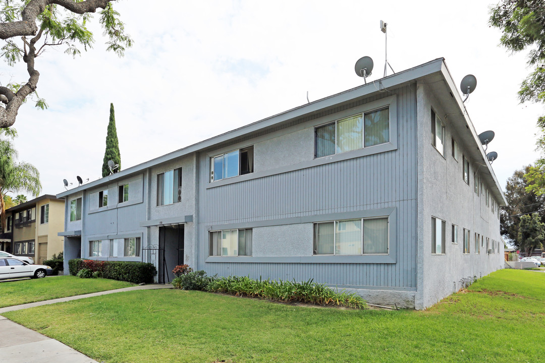 11742 Stuart Dr in Garden Grove, CA - Foto de edificio