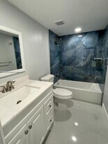 17500 NW 68th Ave in Hialeah, FL - Building Photo