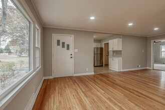 7121 W 74th St in Overland Park, KS - Building Photo - Building Photo