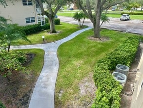 8 Vista Palm Ln in Vero Beach, FL - Building Photo - Building Photo