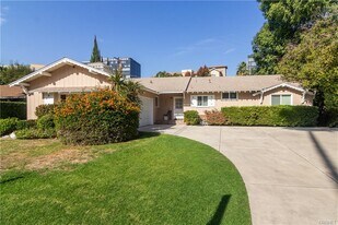 16101 Dickens St in Encino, CA - Building Photo