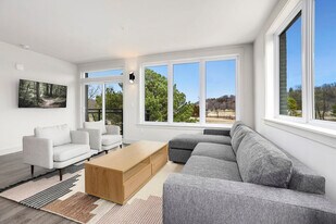 10 Riordan Rd in Bella Vista, AR - Building Photo