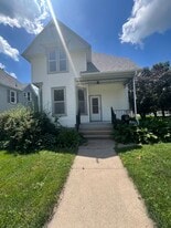 507 Center Ave in Decorah, IA - Building Photo
