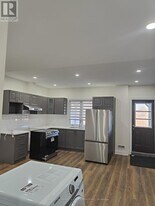 126 Degrey Dr in Brampton, ON - Building Photo