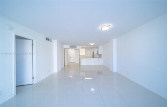 3703 NE 166th St, Unit 208 in Miami, FL - Building Photo - Building Photo