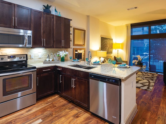 Block 334 Apartments in Houston, TX - Foto de edificio - Building Photo