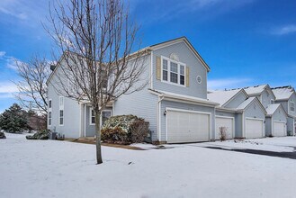 2501 Reflections Dr in Aurora, IL - Building Photo - Building Photo