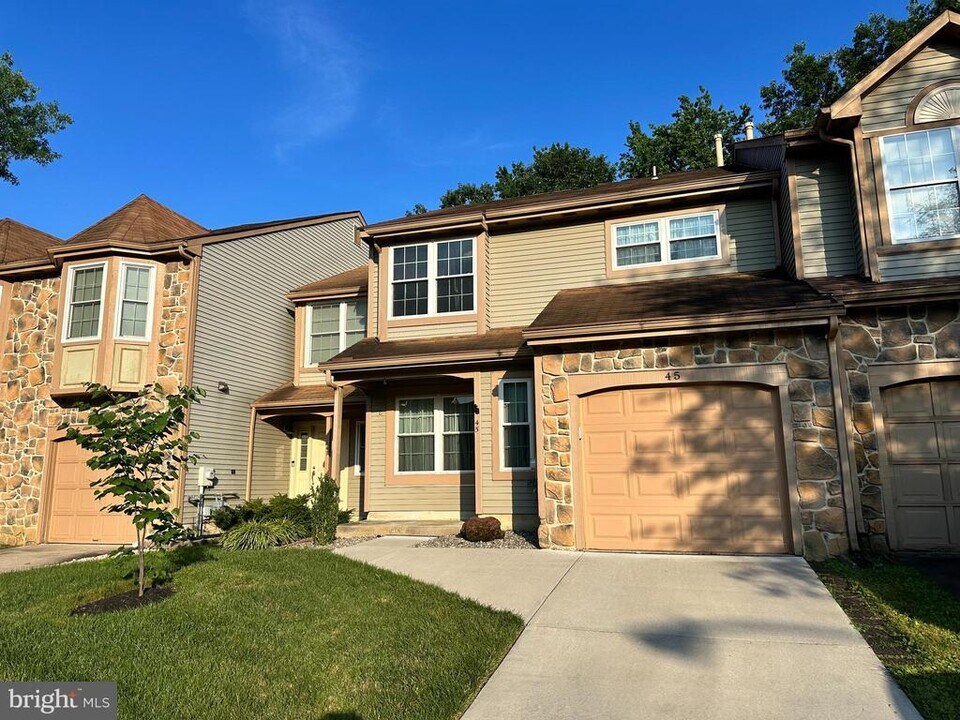 45 Lavister Dr in Mount Laurel, NJ - Building Photo