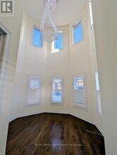8 Wimbledon Ct in Whitby, ON - Building Photo - Building Photo