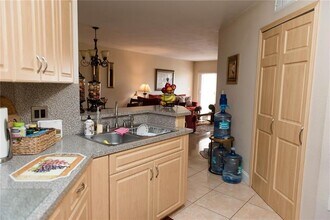 6276 NW 186th St, Unit 215 in Hialeah, FL - Building Photo - Building Photo