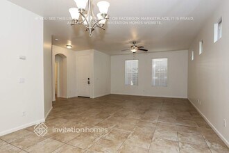 1391 S Ponderosa Dr in Gilbert, AZ - Foto de edificio - Building Photo