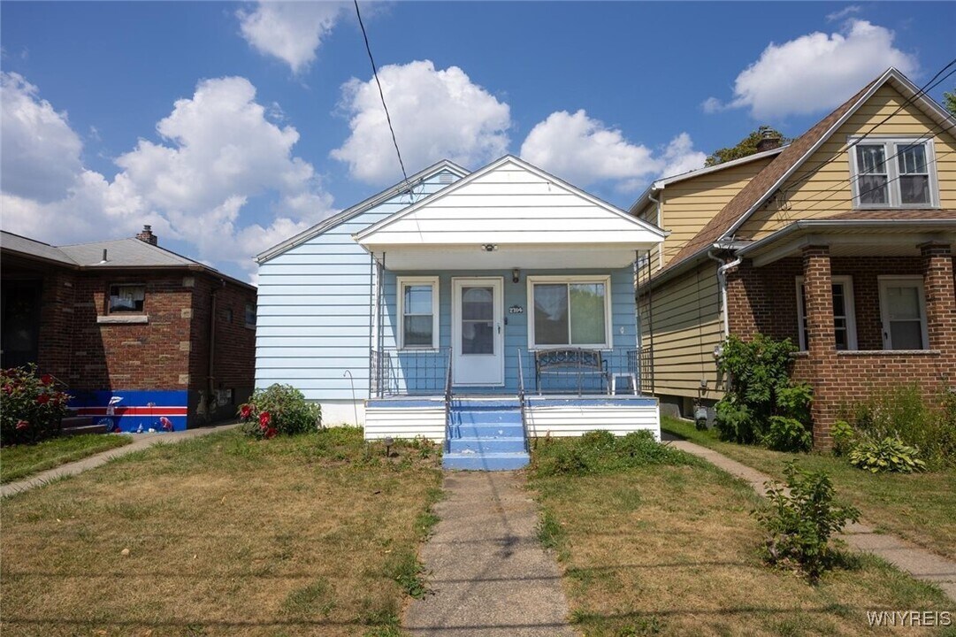 2784 Monroe Ave in Niagara Falls, NY - Building Photo