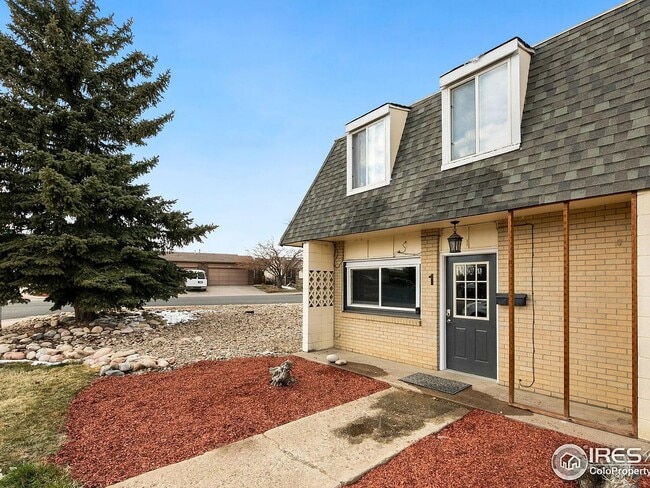 property at 933 16th St SW