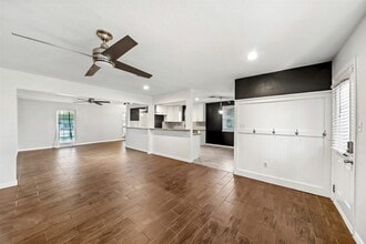 2018 Westlake Rd in Houston, TX - Building Photo - Building Photo