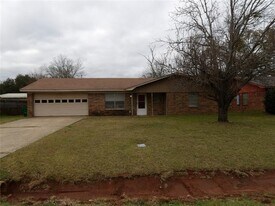 205 Larkspur Ln in Palestine, TX - Building Photo