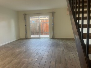 4504 Tierra Verde St in Bakersfield, CA - Building Photo - Building Photo