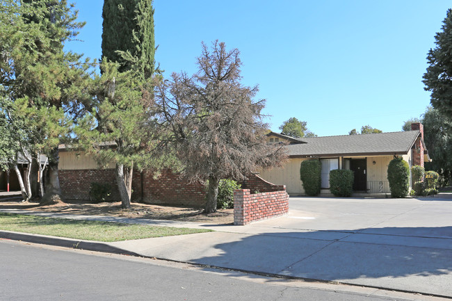 1511 W Fairmont Ave in Fresno, CA - Foto de edificio - Primary Photo