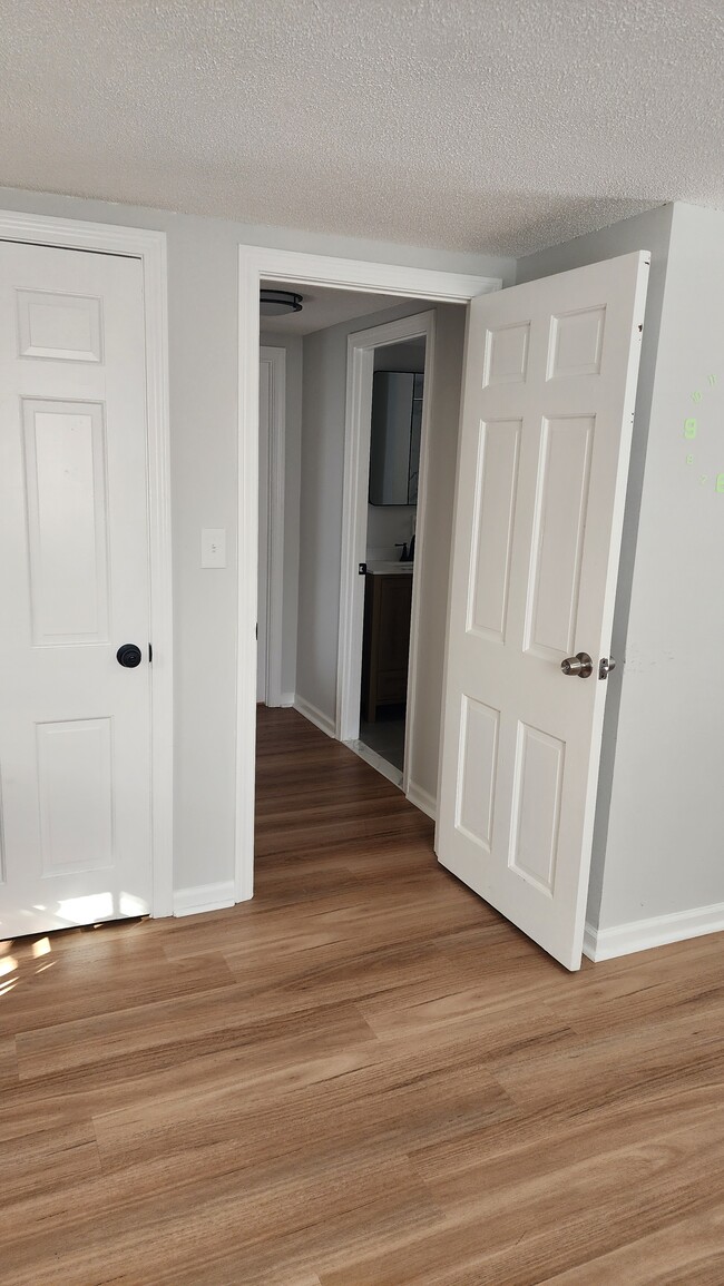 43 Victor St, Unit Room