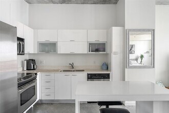 133 NE 2nd Ave, Unit 1711 in Miami, FL - Foto de edificio - Building Photo