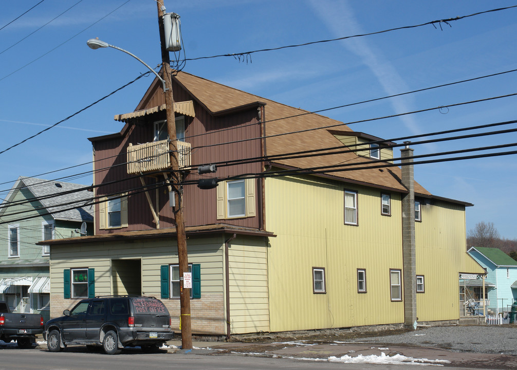 412 Main St in Pittston, PA - Building Photo