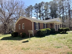 2105 Goodes Ferry Rd in South Hill, VA - Building Photo - Building Photo