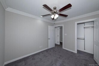 49 D Old Oak Ln in Levittown, NY - Building Photo - Building Photo