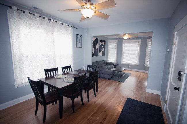 3927 N Whipple St, Unit 2 in Chicago, IL - Building Photo - Building Photo