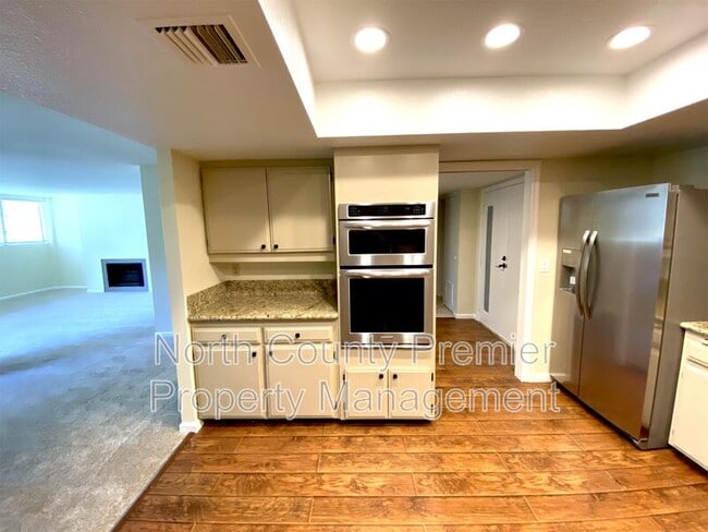 property at 2420 Torrey Pines Rd