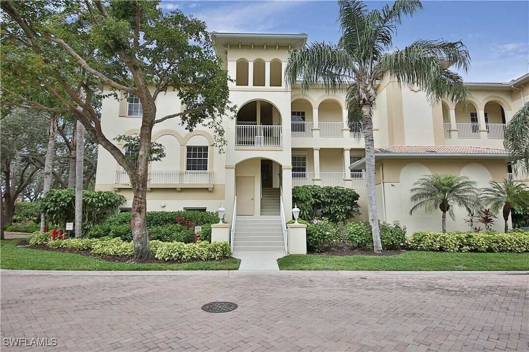 837 Sailaway Ln in Naples, FL - Building Photo