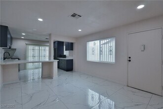 4023 Cll Del Sol in Las Vegas, NV - Building Photo - Building Photo